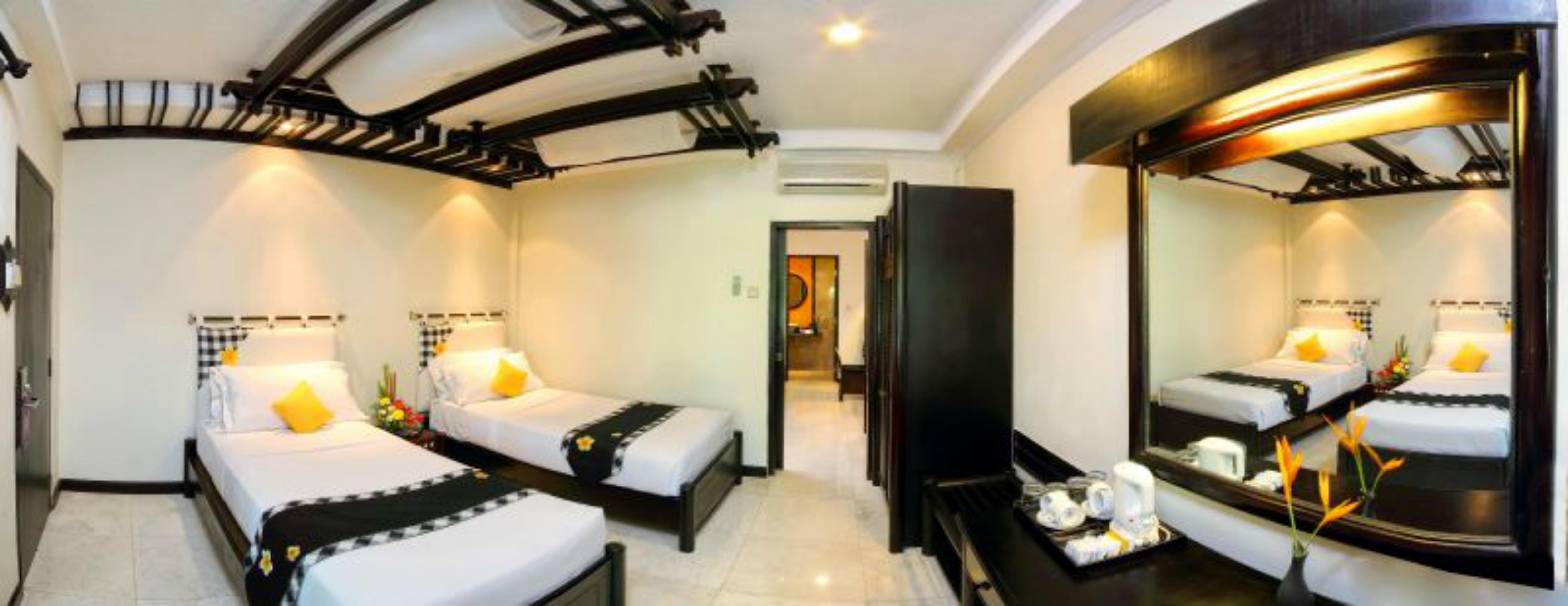 Legian Beach Hotel Exterior photo