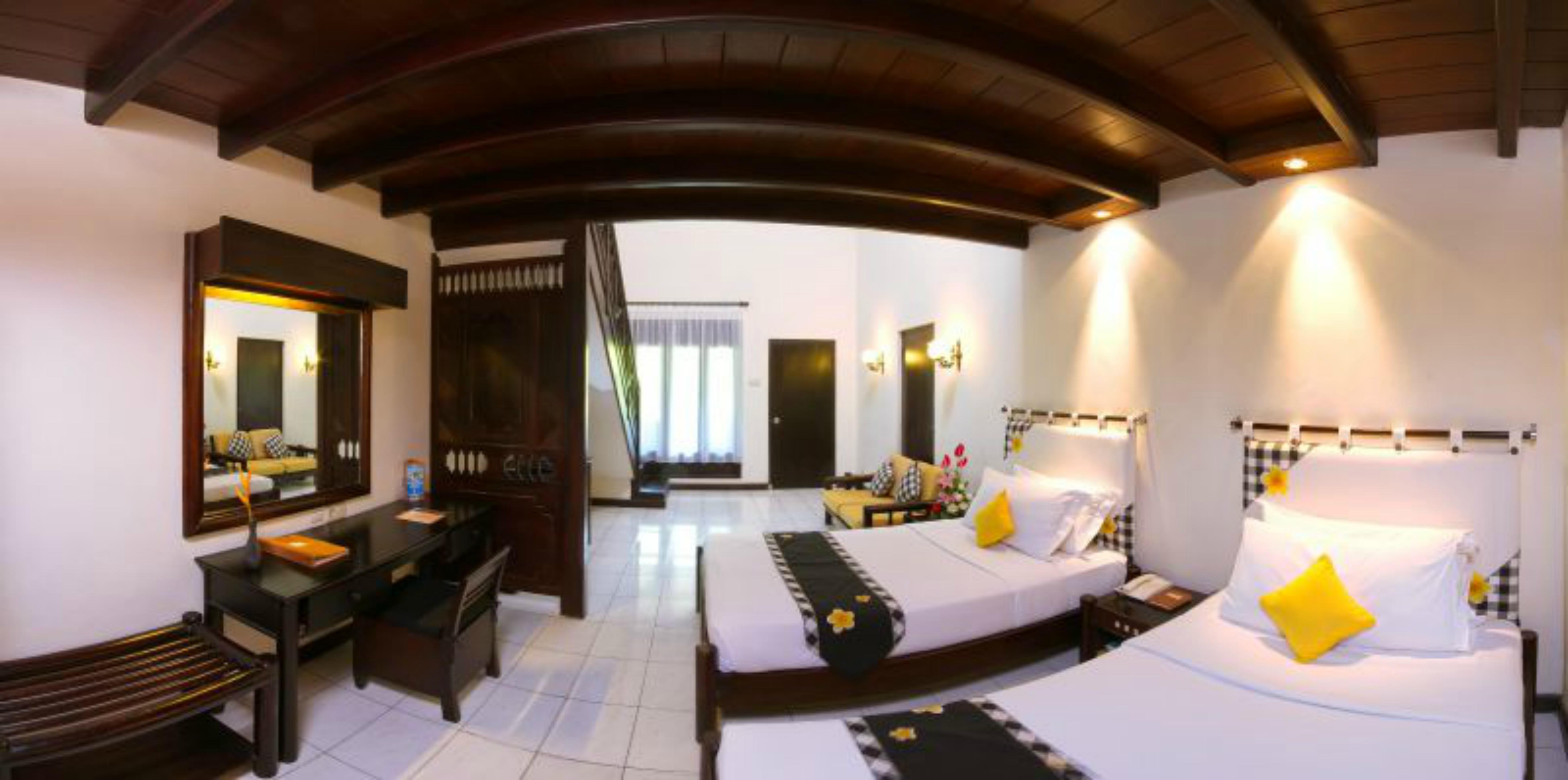 Legian Beach Hotel Exterior photo