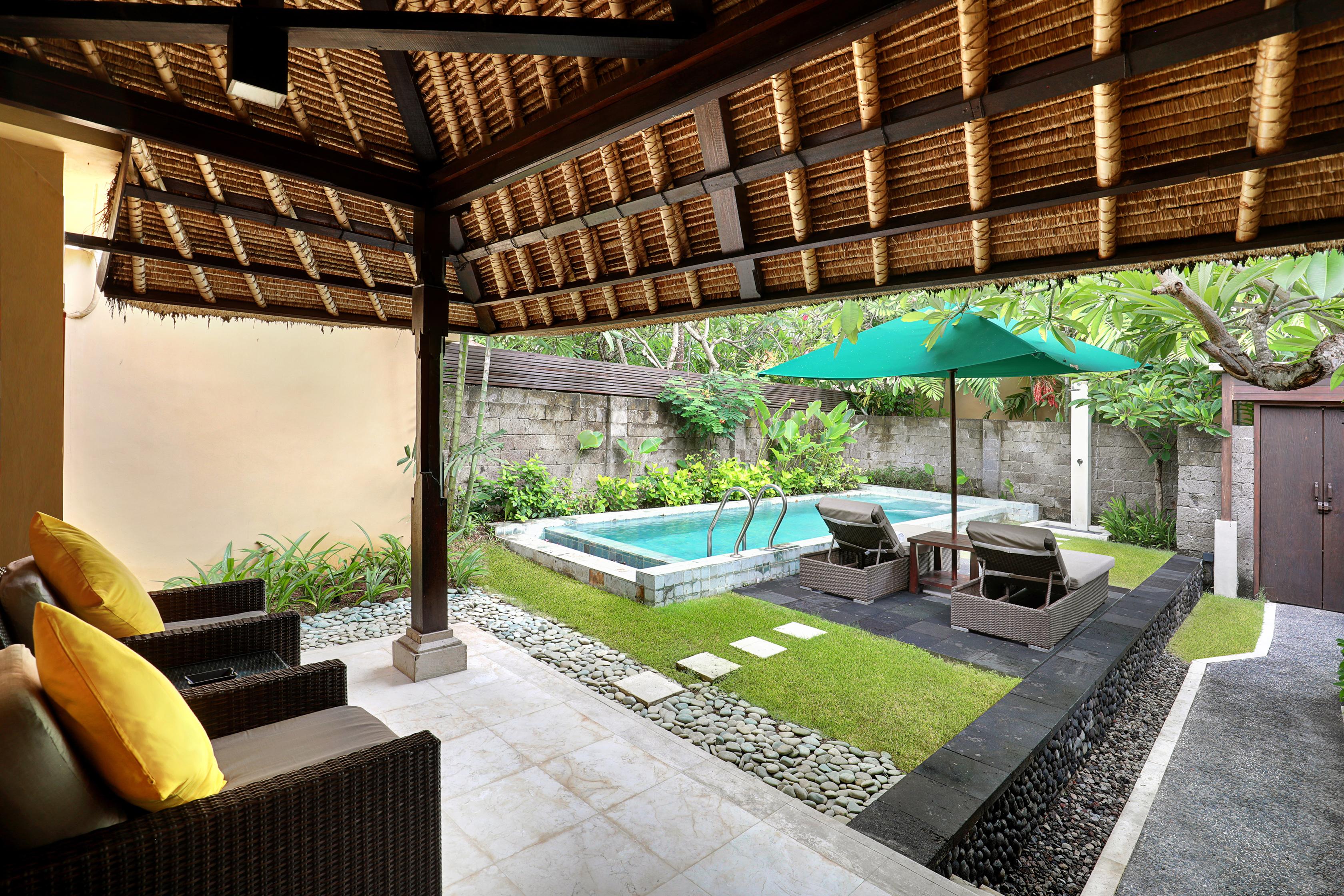 Legian Beach Hotel Exterior photo