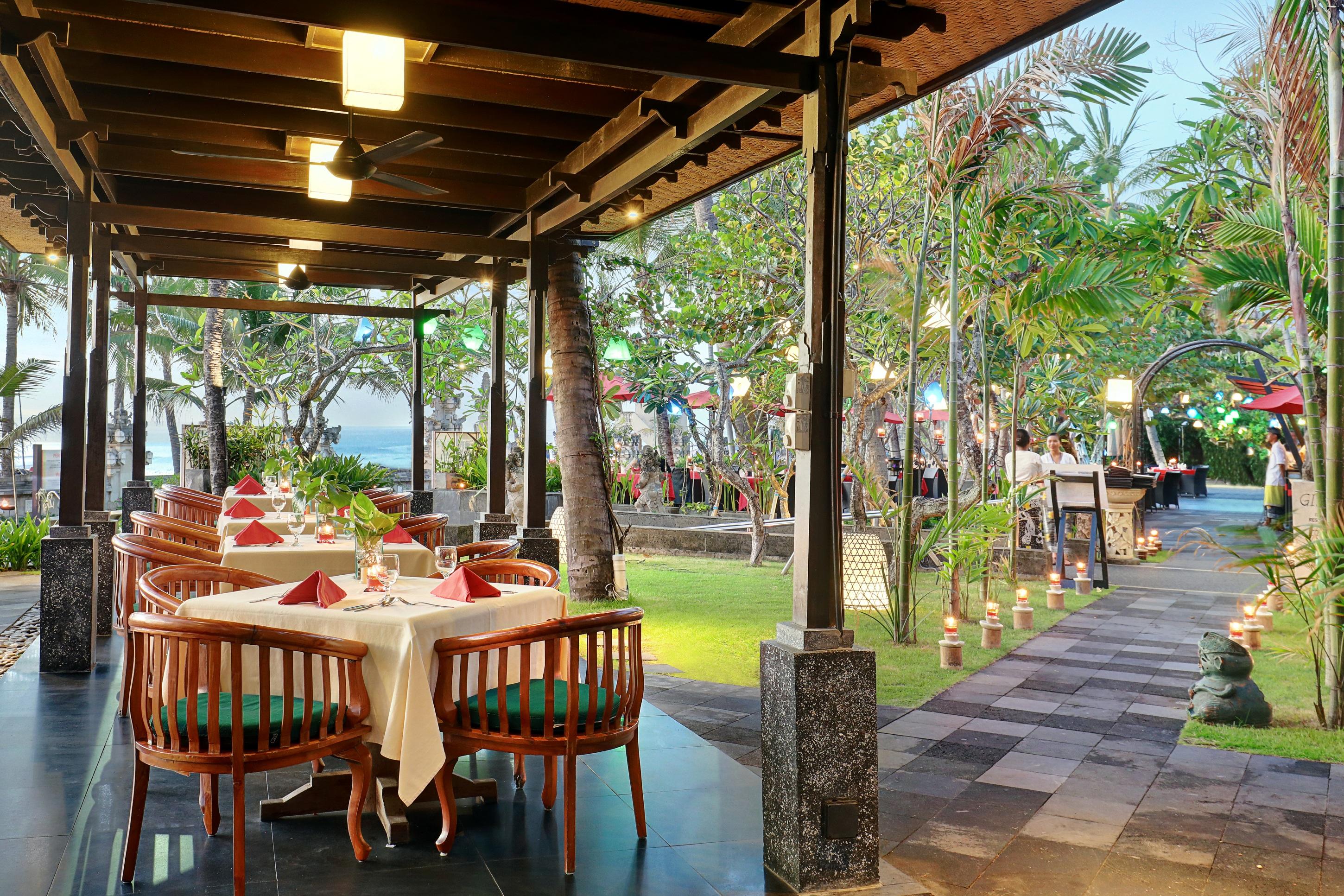 Legian Beach Hotel Exterior photo