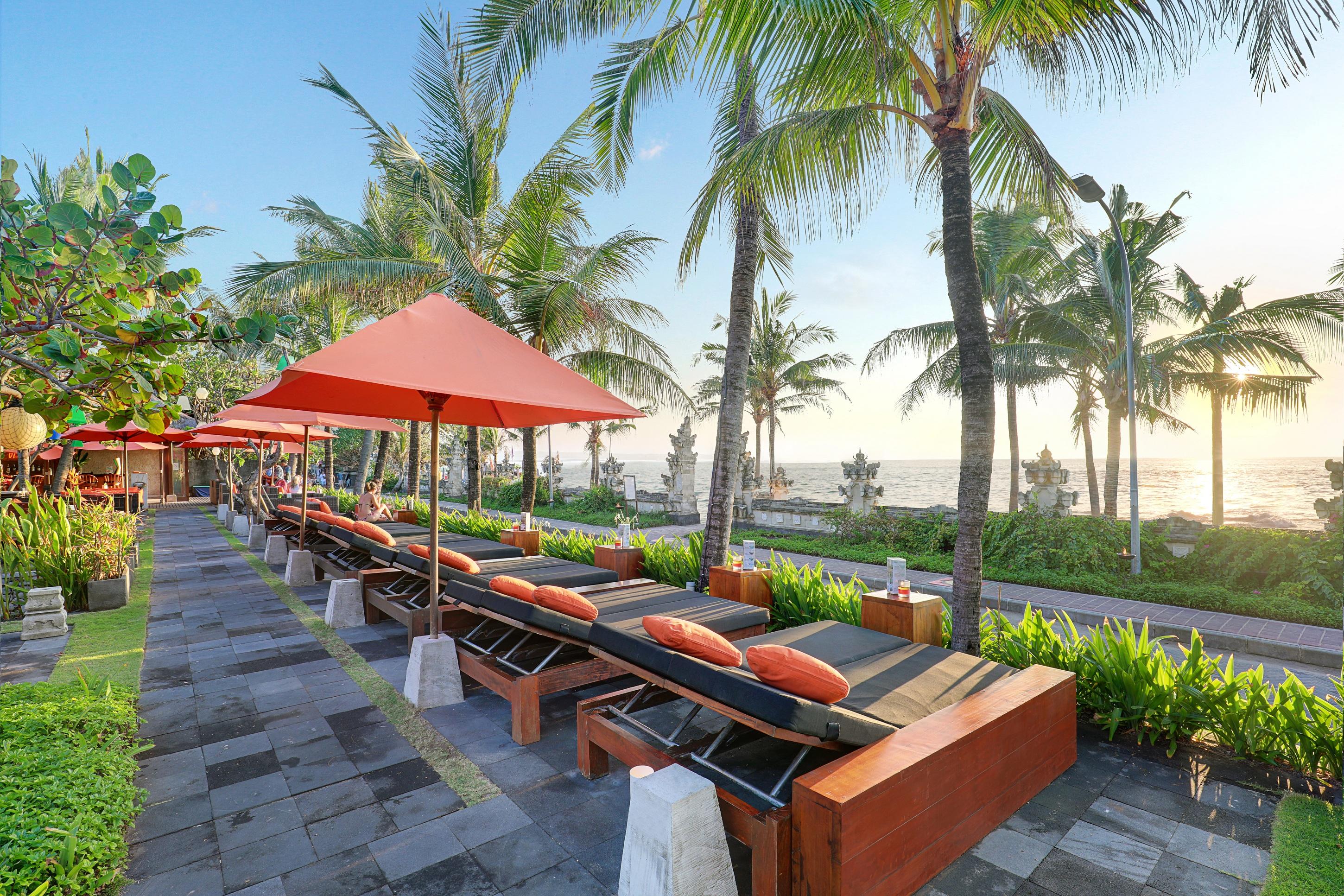 Legian Beach Hotel Exterior photo