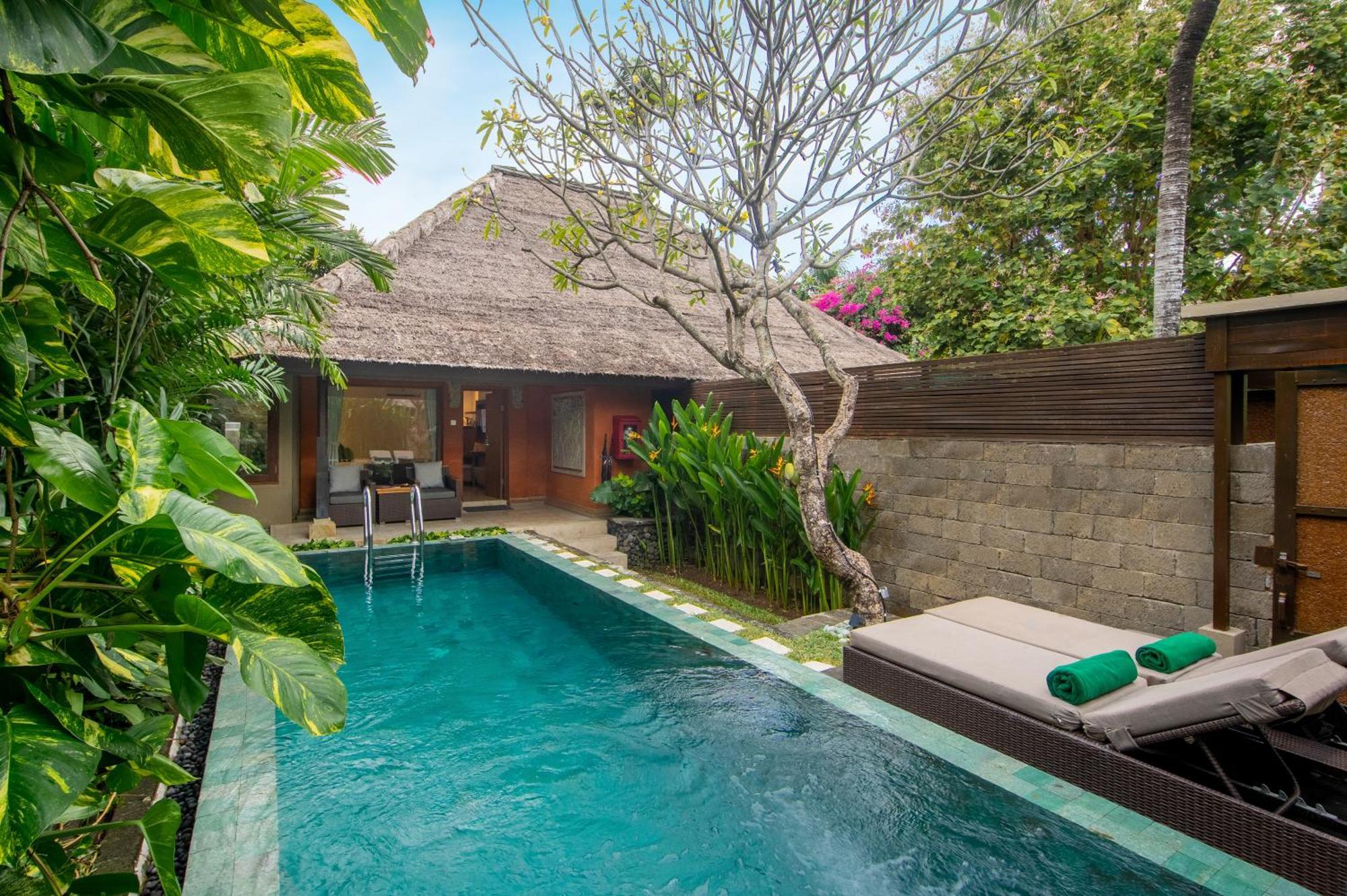 Legian Beach Hotel Exterior photo
