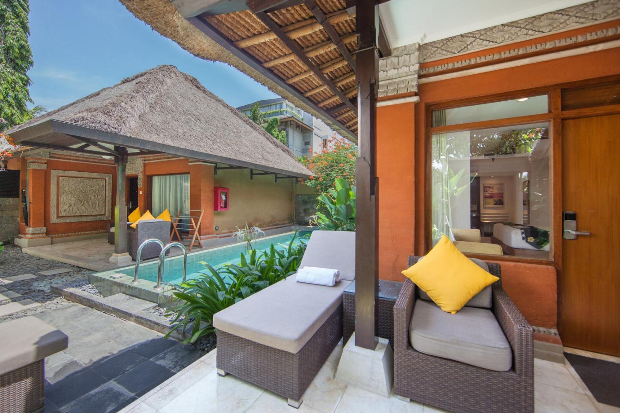 Legian Beach Hotel Exterior photo