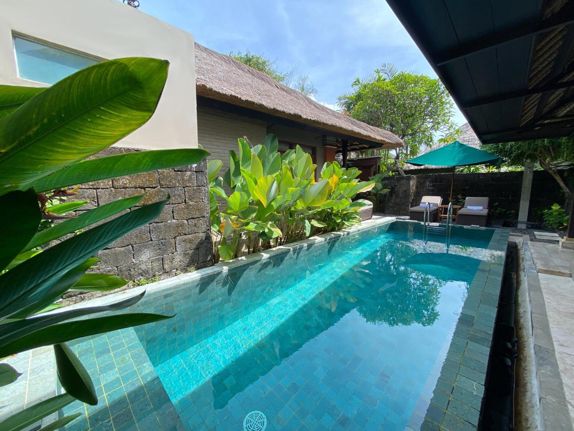 Legian Beach Hotel Exterior photo
