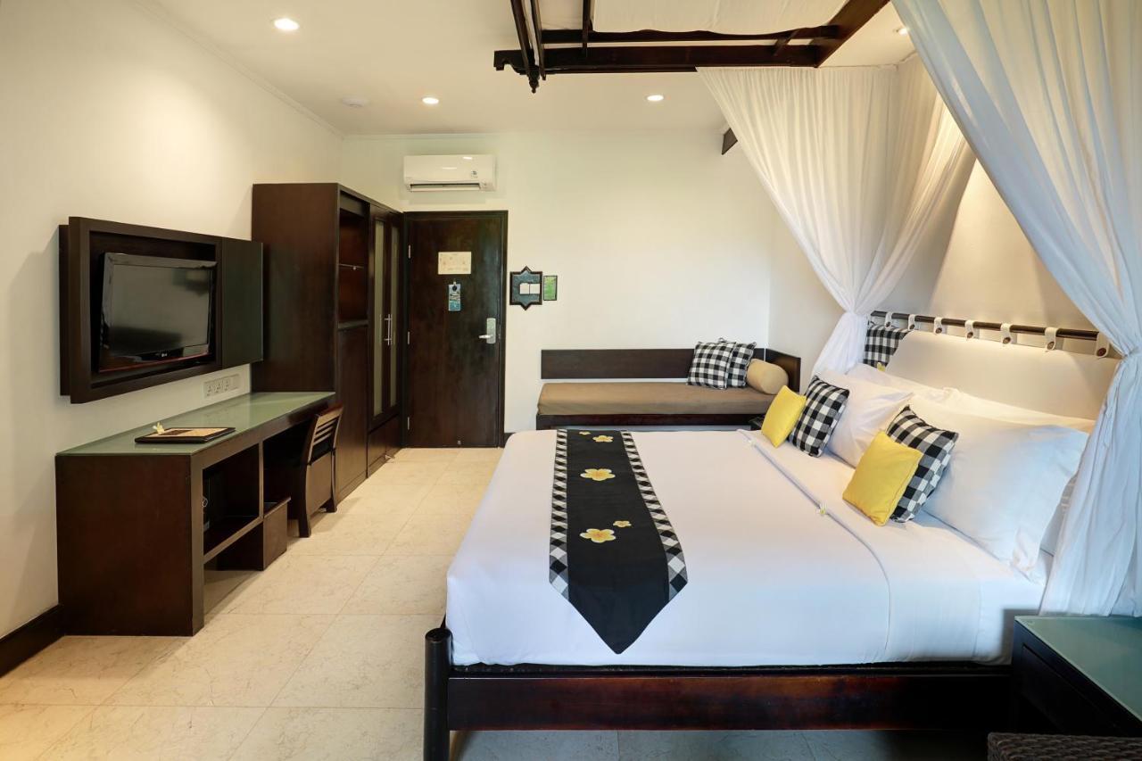Legian Beach Hotel Exterior photo