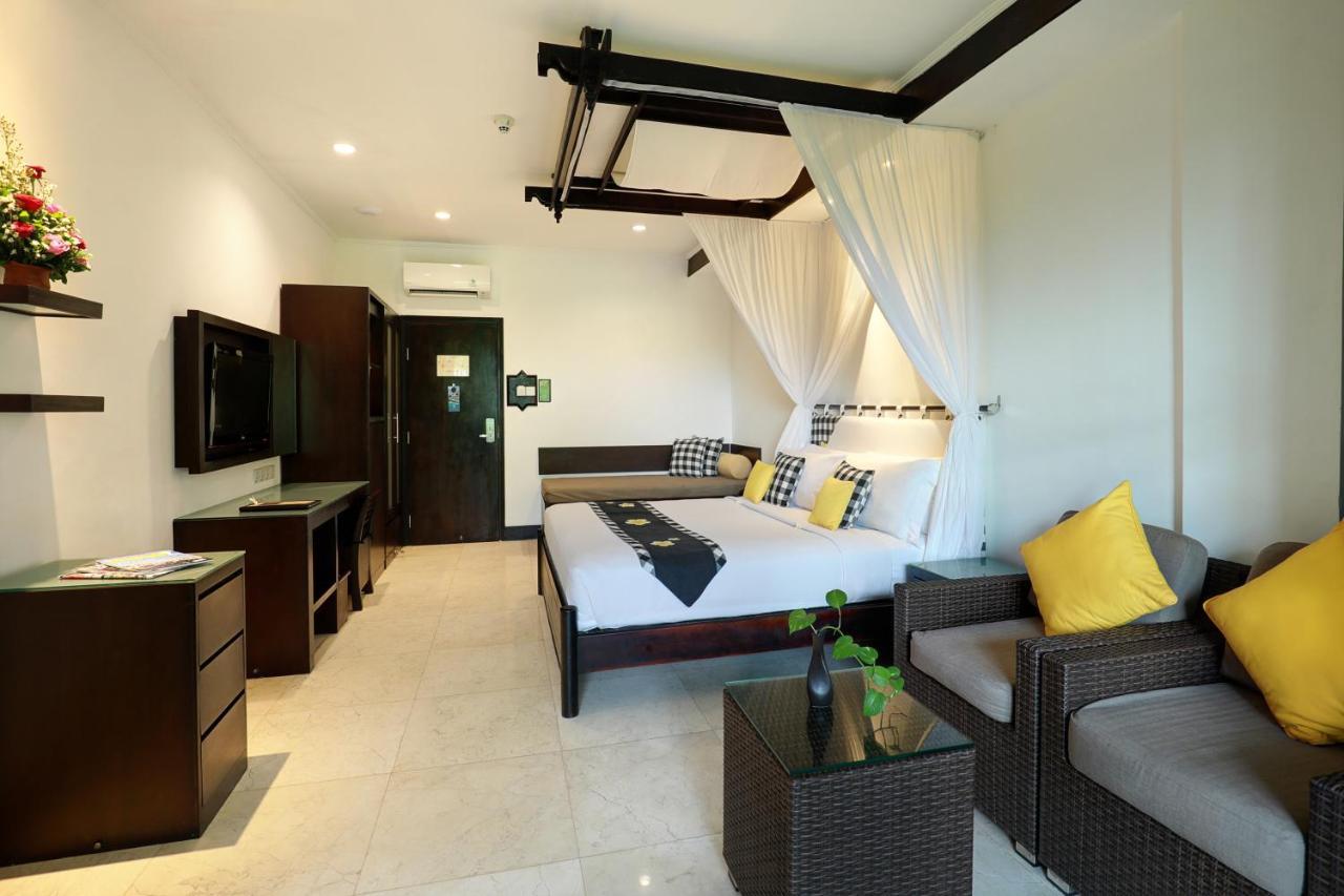 Legian Beach Hotel Exterior photo