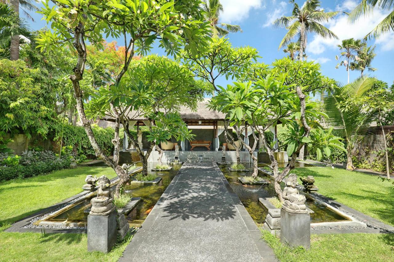 Legian Beach Hotel Exterior photo